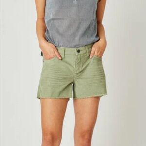 Carve Designs sz 2 Oahu 4” Butter Shorts in Light Olive cord soft